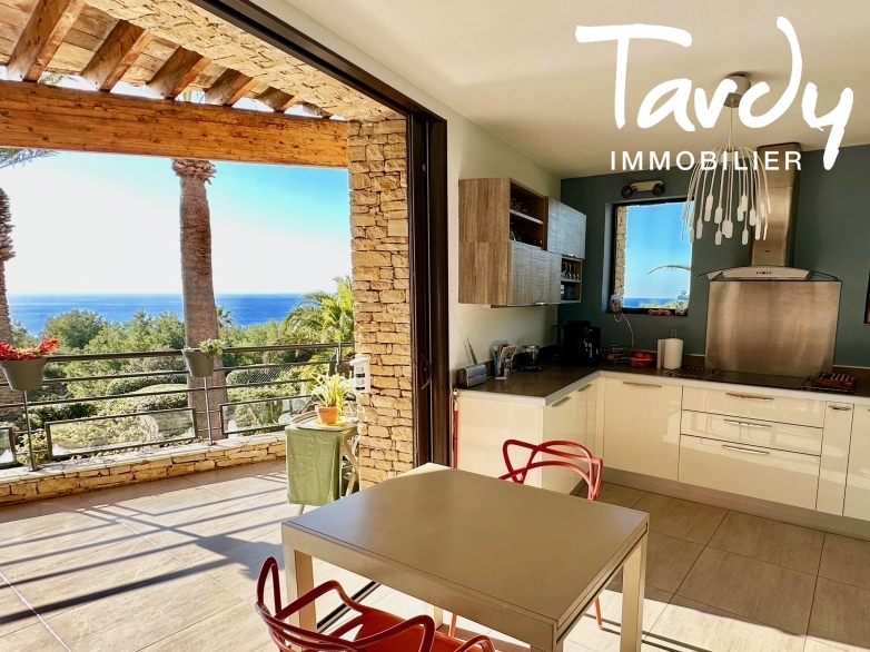 Villa vue mer panoramique, poche port - 83150 BANDOL - Bandol