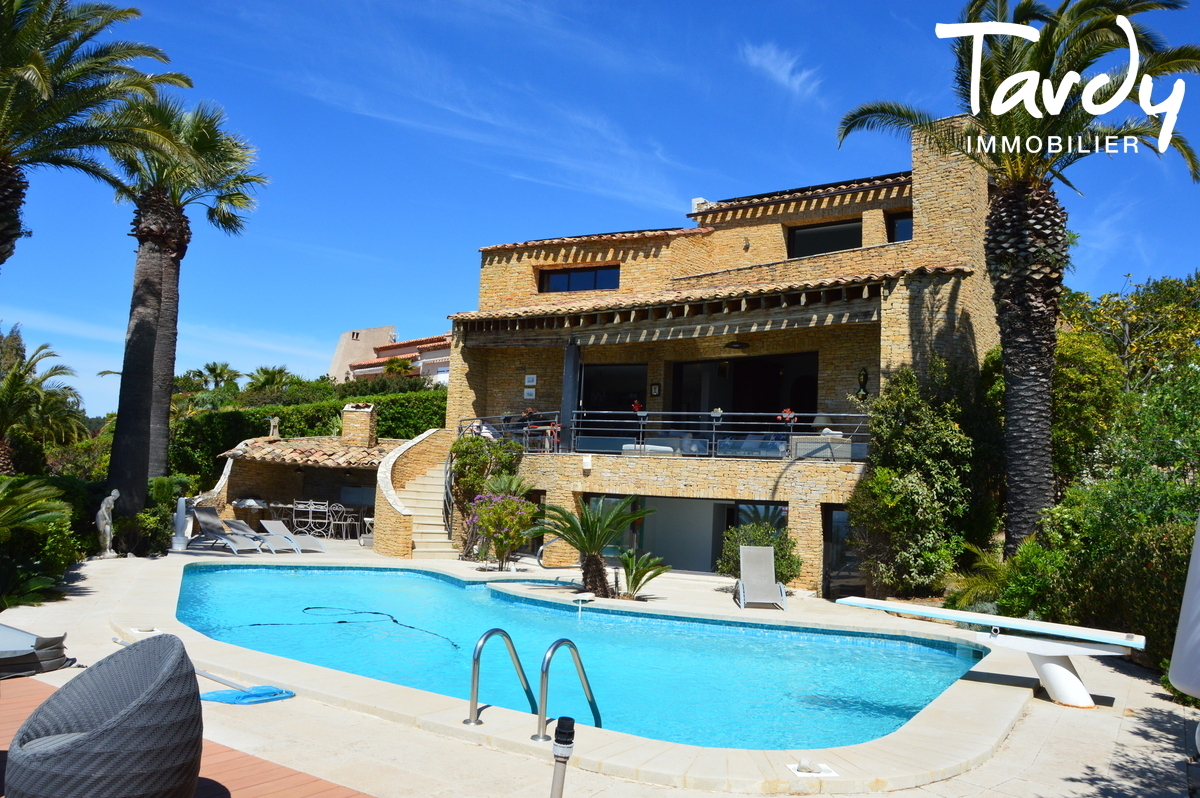 Villa vue mer panoramique, poche port - 83150 BANDOL - Bandol