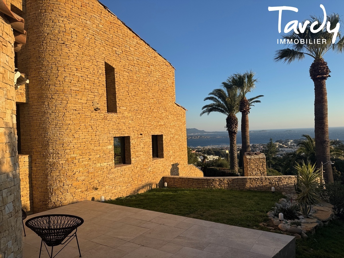 Villa vue mer panoramique, poche port - 83150 BANDOL - Bandol
