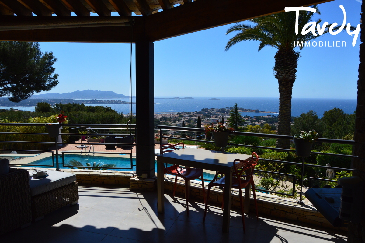 Villa vue mer panoramique, poche port - 83150 BANDOL - Bandol