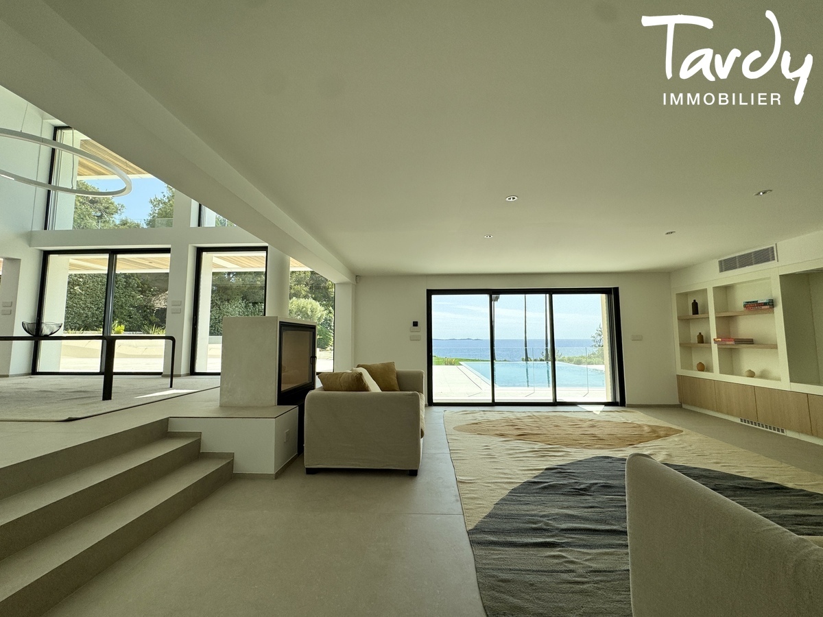 Contemporaine face � la mer - 83270 SAINT-CYR-MER - Saint-Cyr-sur-Mer