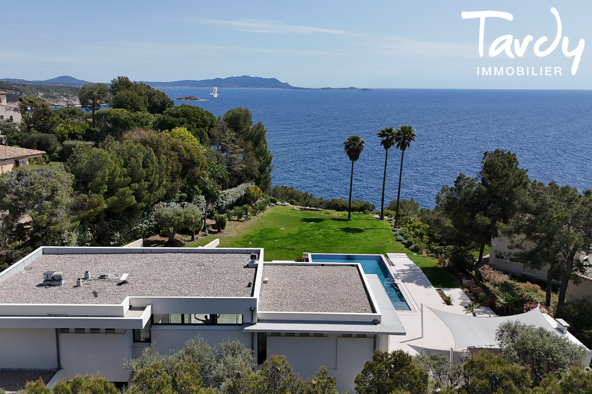 Contemporaine face � la mer - 83270 SAINT-CYR-MER - Saint-Cyr-sur-Mer - Villa port d'Alon Bandol Luxe Tardy Immobilier