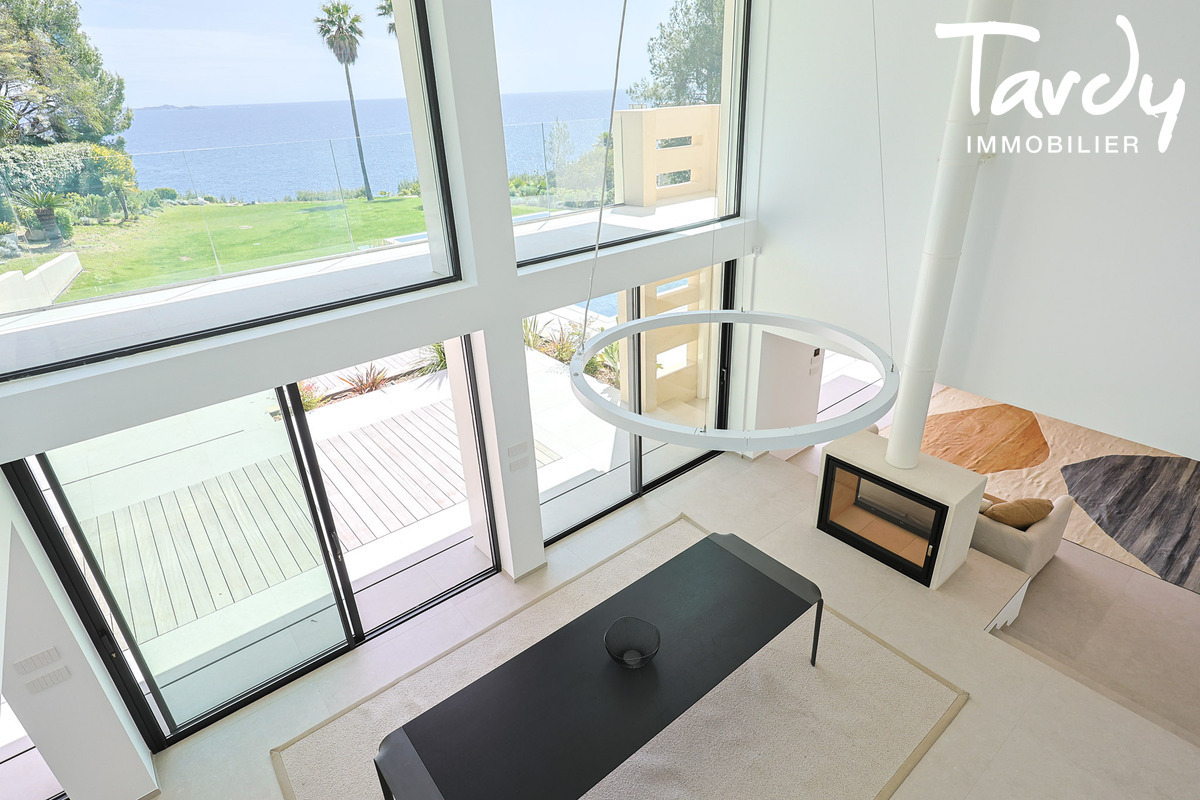 Contemporaine face � la mer - 83270 SAINT-CYR-MER - Saint-Cyr-sur-Mer - Villa face mer Bandol Tardy