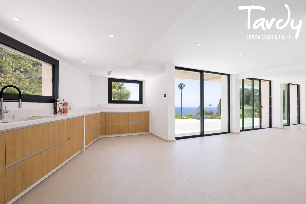 Contemporaine face � la mer - 83150 BANDOL - Bandol