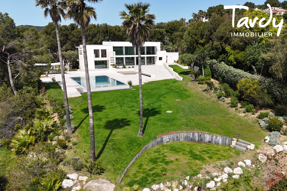 Contemporaine face � la mer - 83150 BANDOL - Bandol - Bandol Face � la mer Villa front de mer � l'abri du mistral Tardy Immo