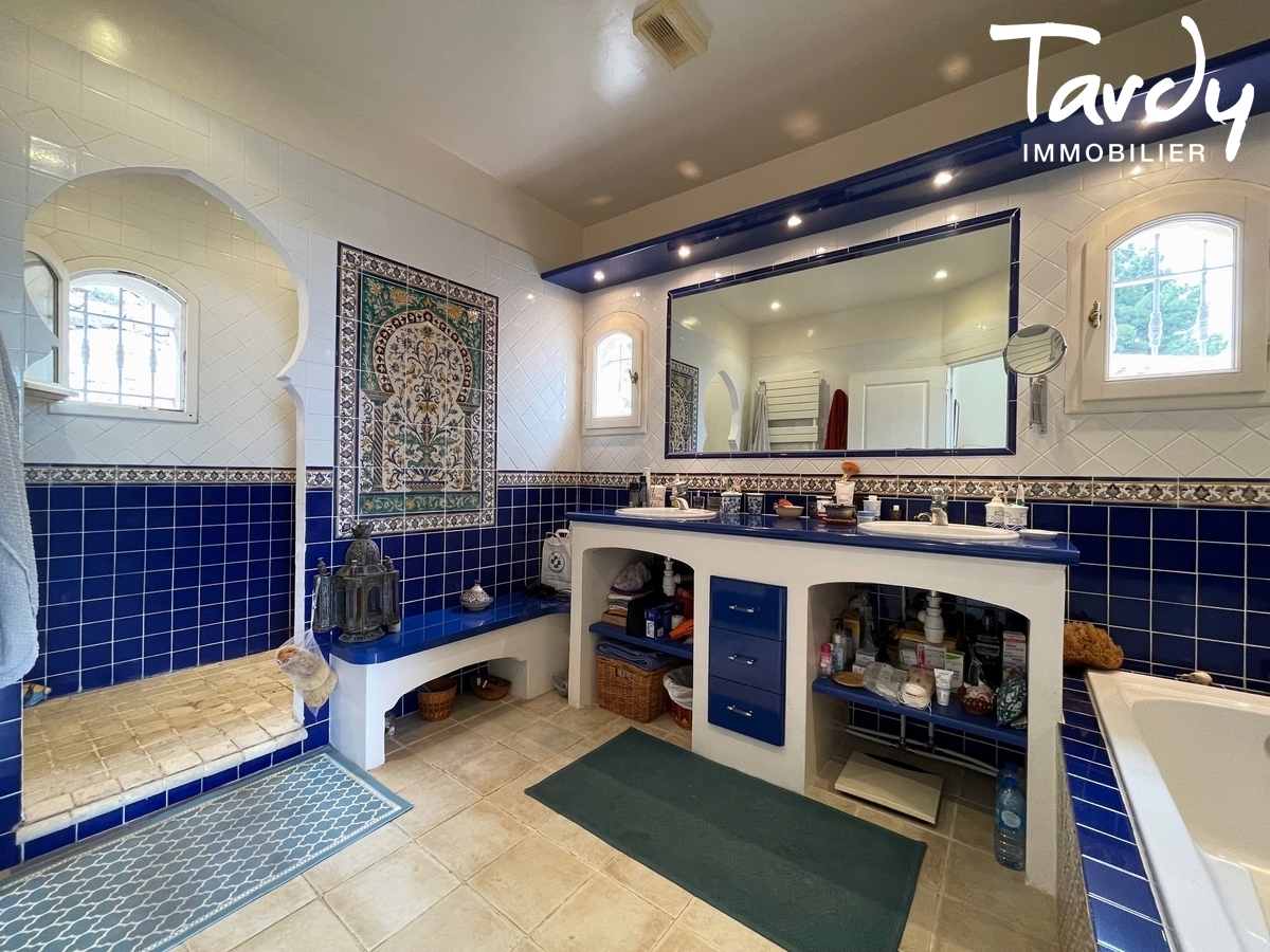 Proprit familiale, vue mer et collines - 83110 SANARY SUR MER - Sanary-sur-Mer