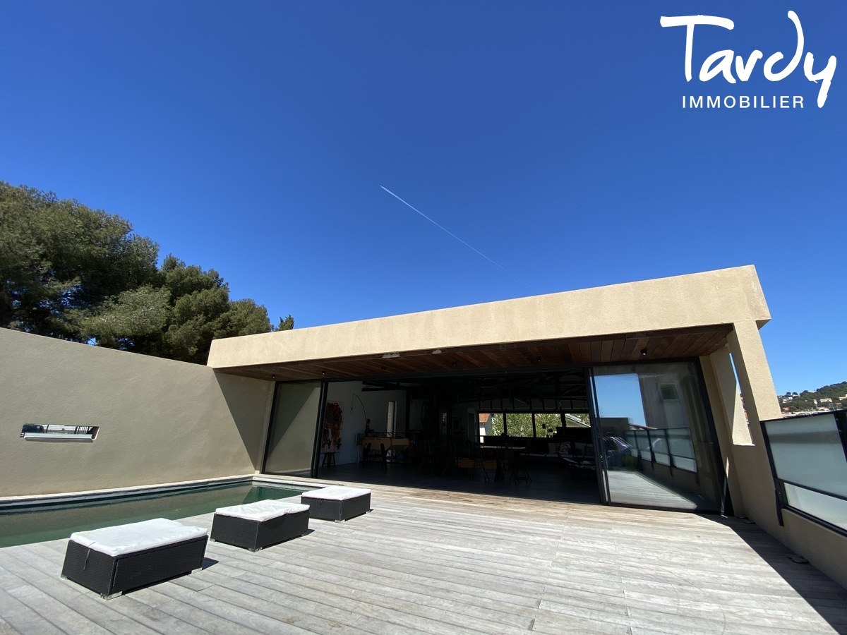 Contemporaine � pied du port de Bandol - 83150 BANDOL - Bandol