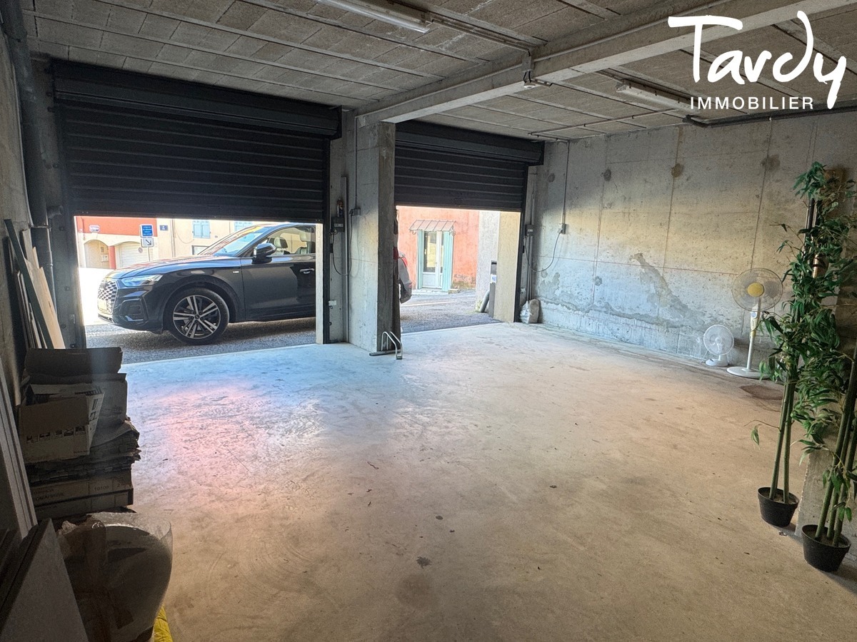 Contemporaine � pied du port de Bandol - 83150 BANDOL - Bandol