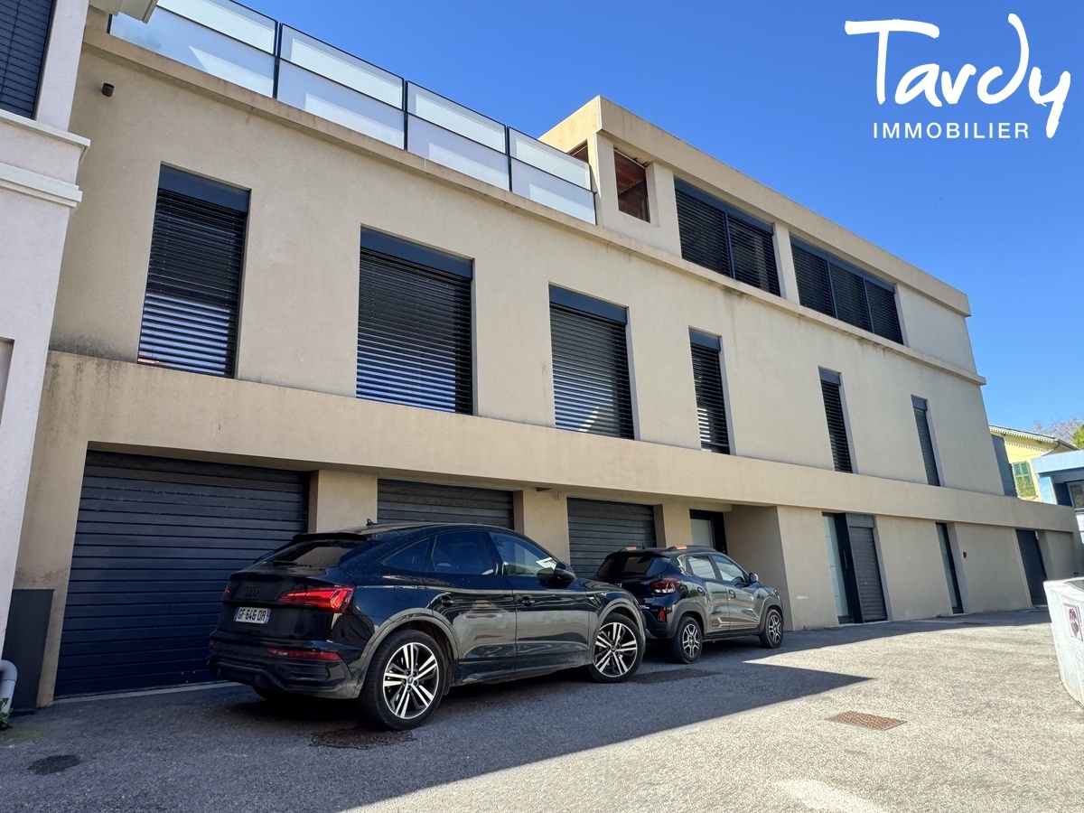 Contemporaine � pied du port de Bandol - 83150 BANDOL - Bandol