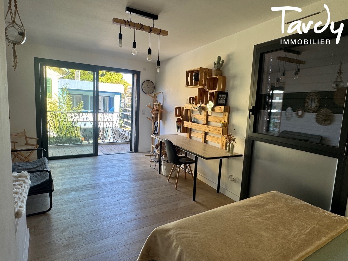 Contemporaine � pied du port de Bandol - 83150 BANDOL - Bandol