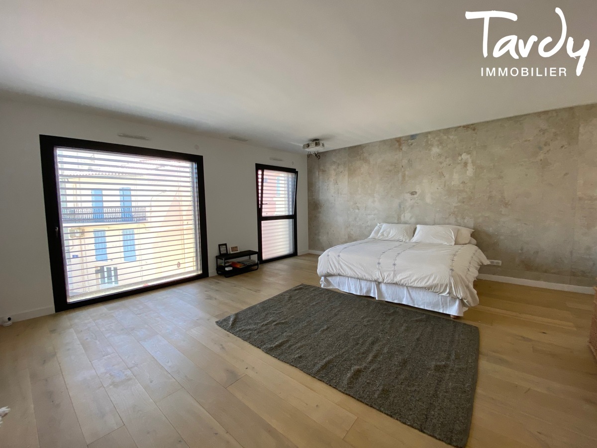 Contemporaine � pied du port de Bandol - 83150 BANDOL - Bandol