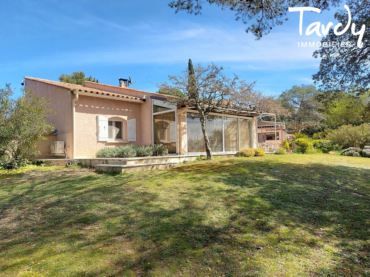 Villa de plain de pied - parc arbor au calme - 84360 LAURIS - Lauris