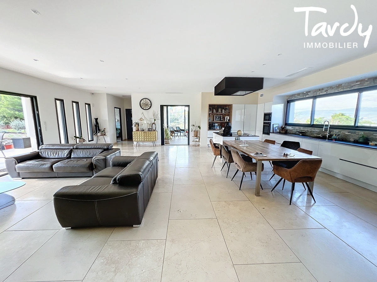 Villa moderne, 3 logements  - Belles prestations - Proche 13100 AIX EN PROVENCE - Aix-en-Provence