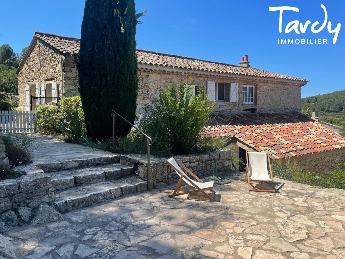 Mas Provenal en pierre  rinventer, vue, soleil couchant - 83330 LE BEAUSSET - Le Beausset