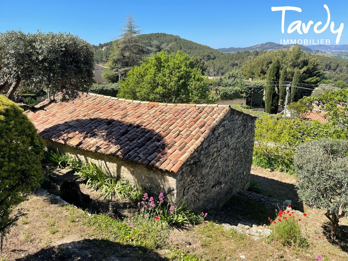 Mas Provenal en pierre  rinventer, vue, soleil couchant - 83330 LE BEAUSSET - Le Beausset