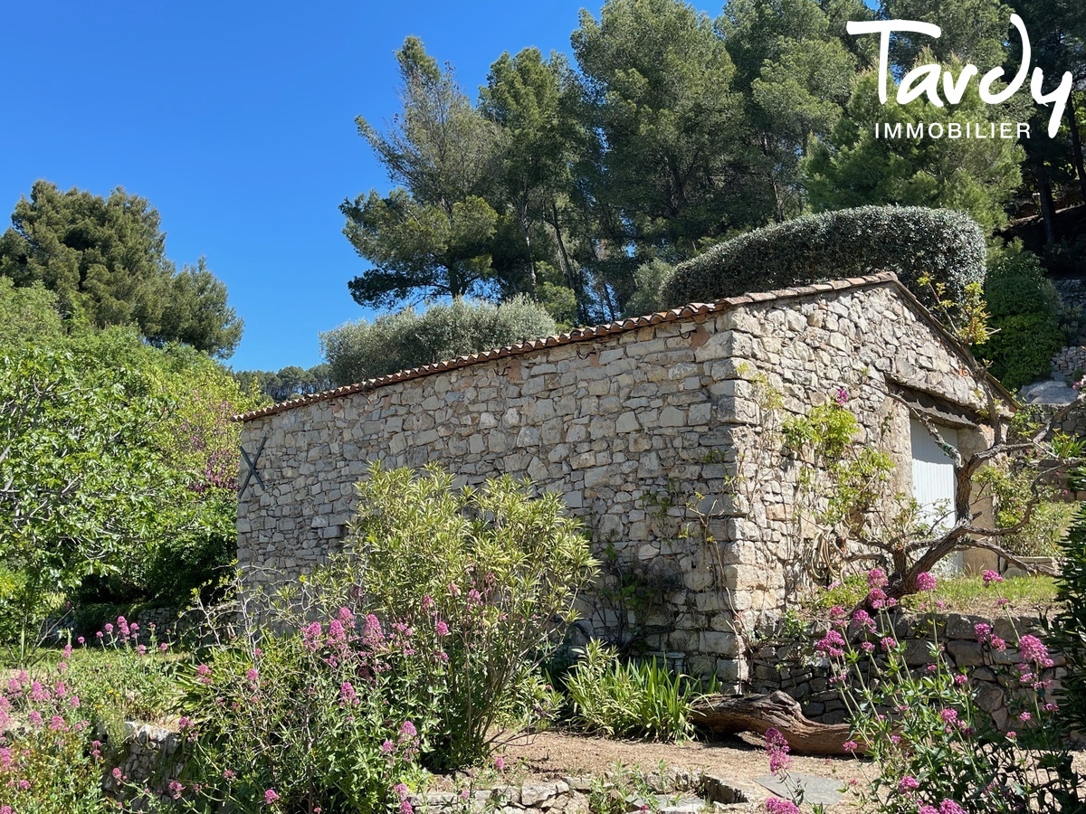 Mas Provenal en pierre  rinventer, vue, soleil couchant - 83330 LE BEAUSSET - Le Beausset