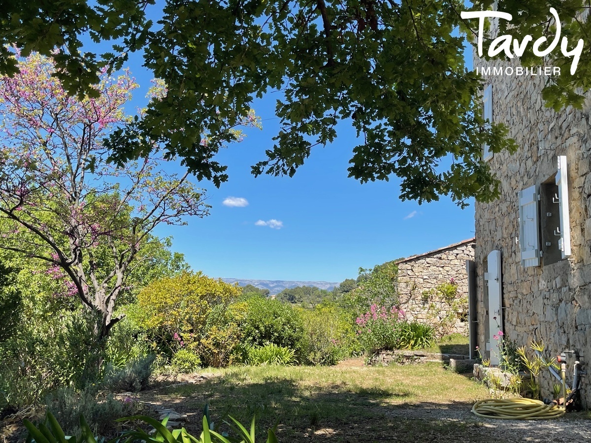 Mas Provenal en pierre  rinventer, vue, soleil couchant - 83330 LE BEAUSSET - Le Beausset