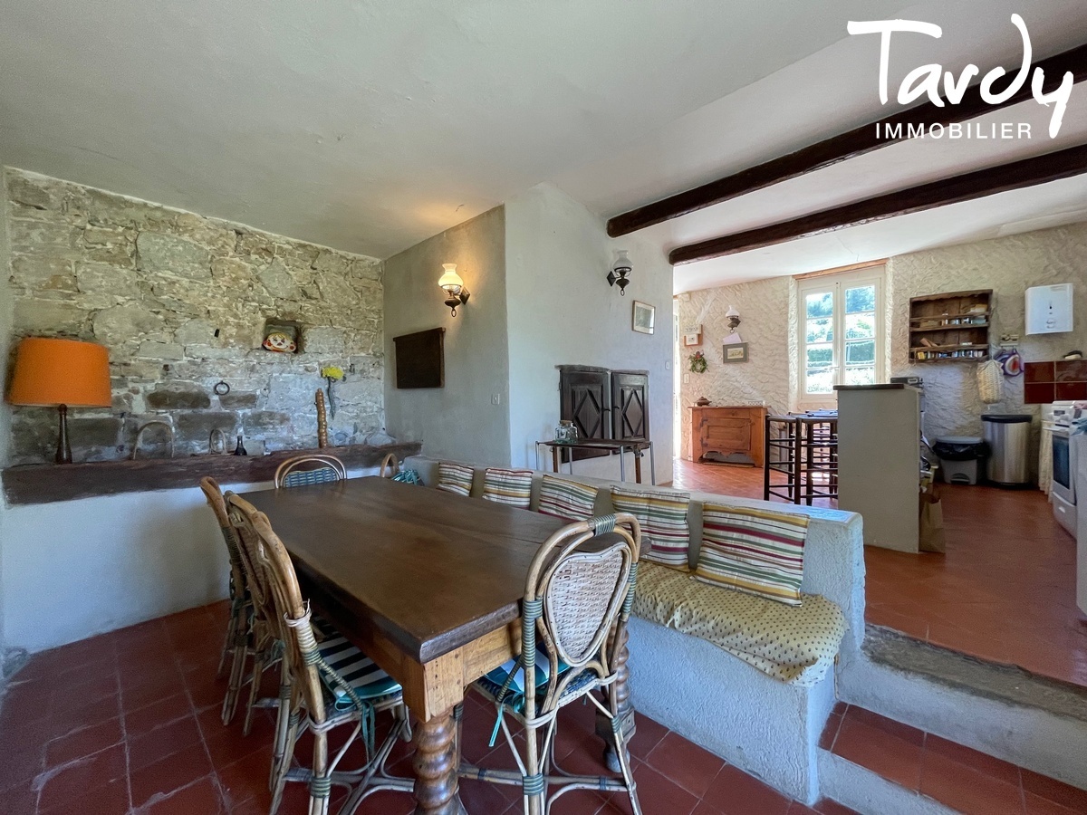 Mas Provenal en pierre  rinventer, vue, soleil couchant - 83330 LE BEAUSSET - Le Beausset