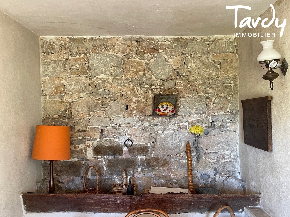 Mas Provenal en pierre  rinventer, vue, soleil couchant - 83330 LE BEAUSSET - Le Beausset