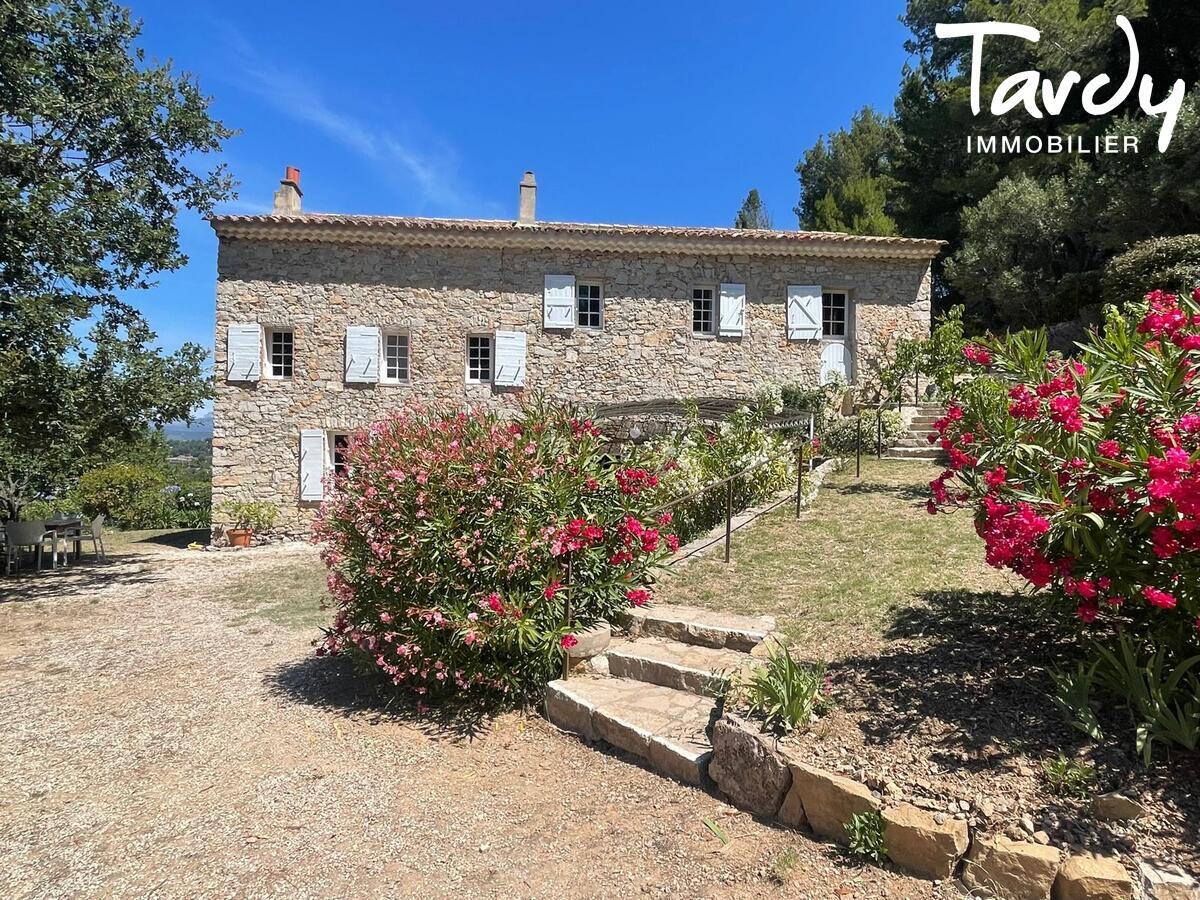 Mas Provenal en pierre  rinventer, vue, soleil couchant - 83330 LE BEAUSSET - Le Beausset - MAS EN PIERRE