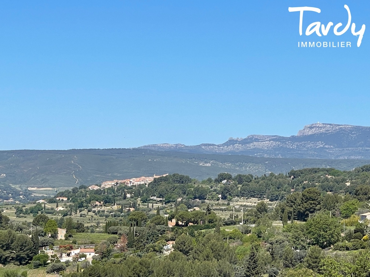 Mas Provenal en pierre  rinventer, vue, soleil couchant - 83330 LE BEAUSSET - Le Beausset - VUE PANORAMIQUE