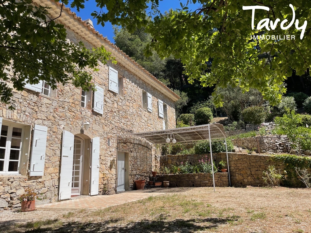 Mas Provenal en pierre  rinventer, vue, soleil couchant - 83330 LE BEAUSSET - Le Beausset - LE BEAUSSET