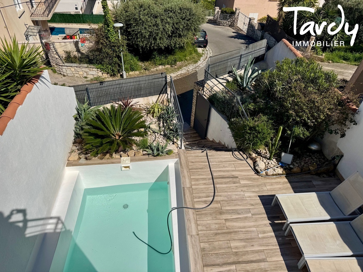 Appartement Vue Mer - 13600 LA CIOTAT - LA CIOTAT - Vue et piscine 13600 La Ciotat
