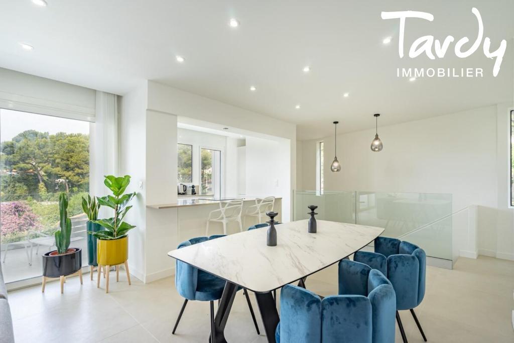 Villa rcente - Plusieurs appartements - 13260 CASSIS - Cassis - Salon Appartement T3 Cassis 13260