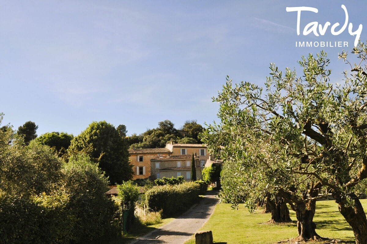 Bastide provencale - vue sur le chteau - 84160 Lourmarin - Lourmarin - Bastide emblmatique  Lourmarin - Tardy Immobilier