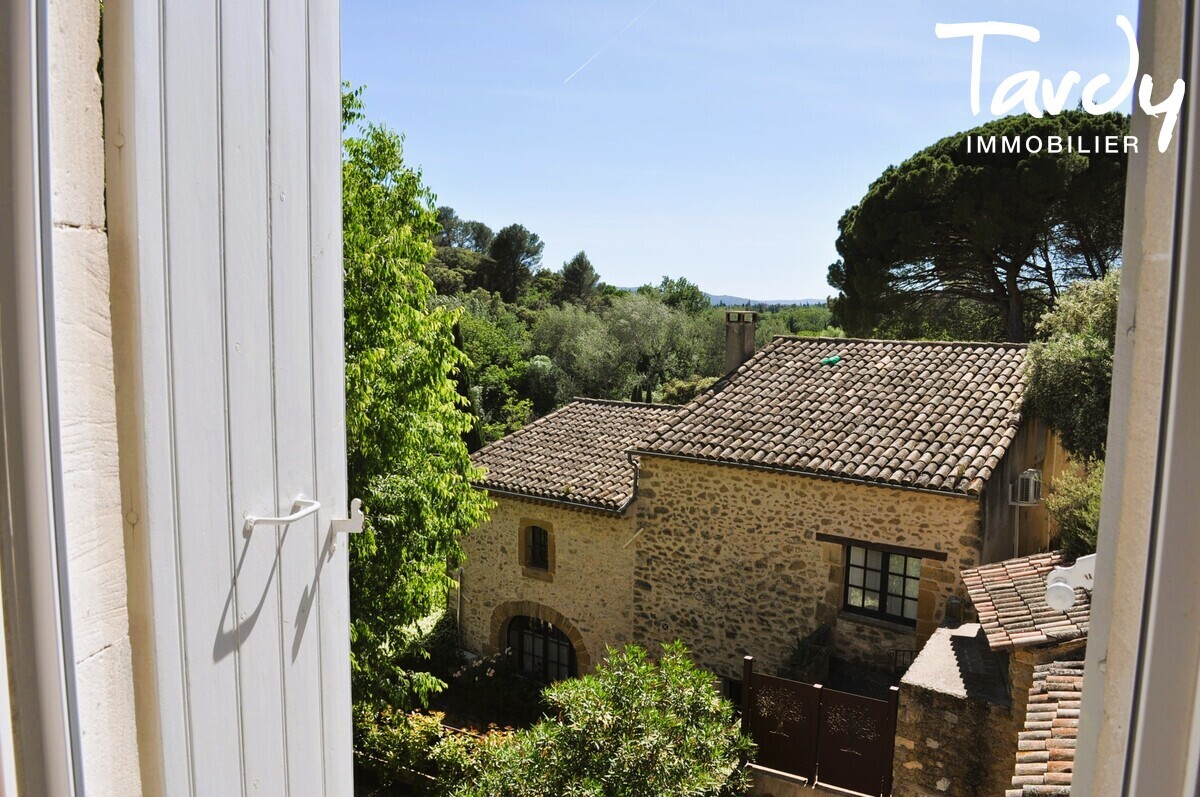 Bastide provencale - vue sur le chteau - 84160 Lourmarin - Lourmarin
