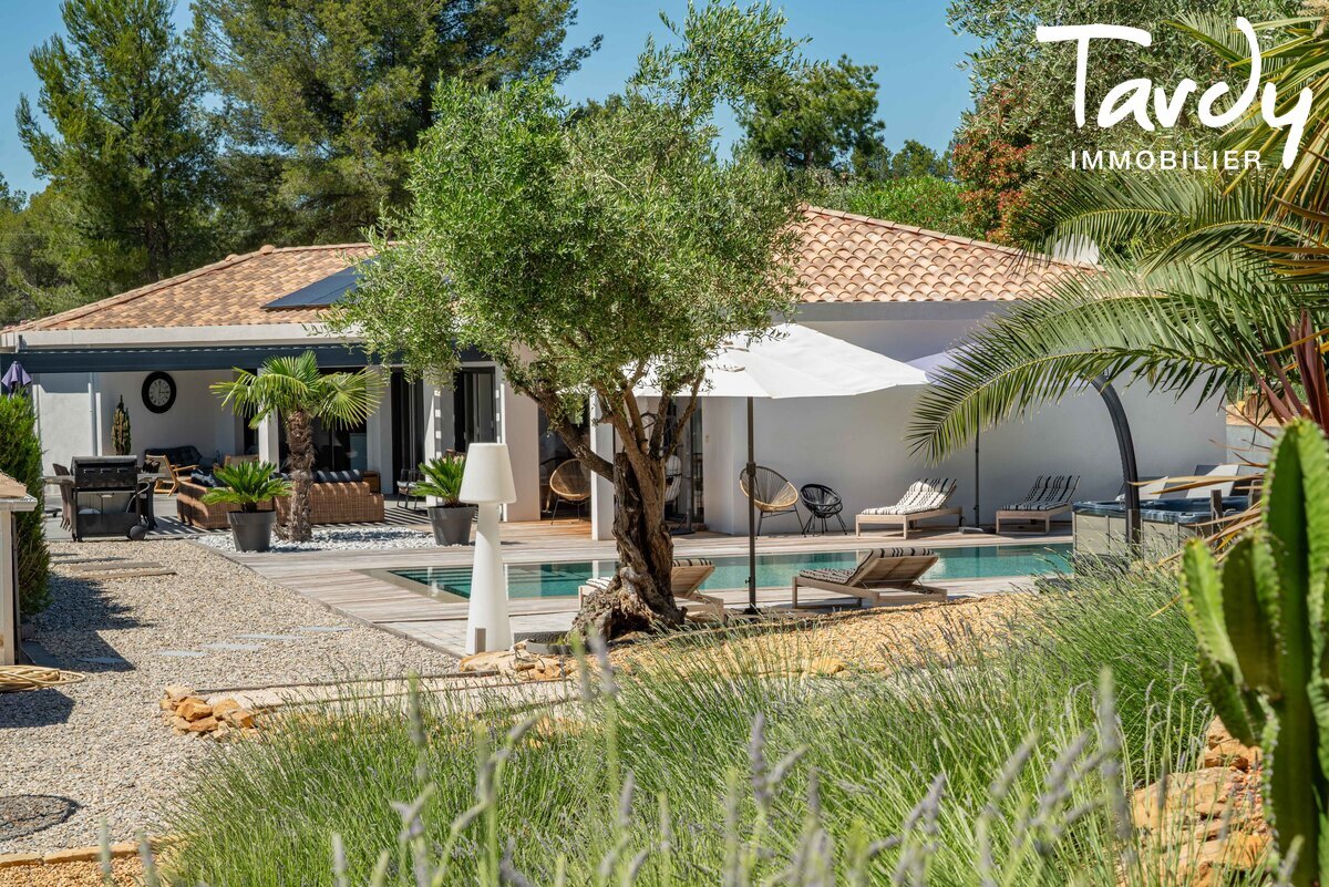 Villa contemporaine de plain-pied - 83270 SAINT-CYR SUR MER - Saint-Cyr-sur-Mer - Villa de plain pied Saint Cyr sur Mer 83270 Tardy Immobilier