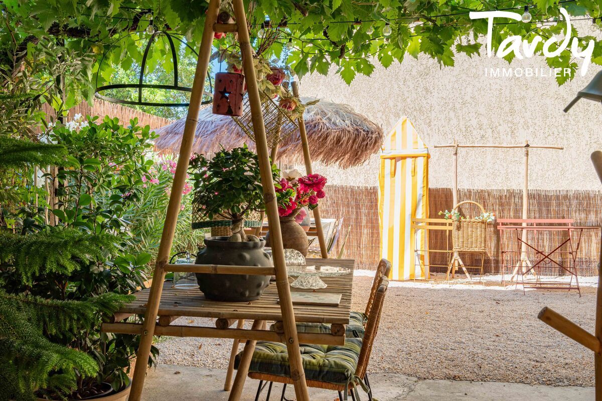 Immeuble - Centre du village - 83270 SAINT-CYR-SUR-MER - Saint-Cyr-sur-Mer