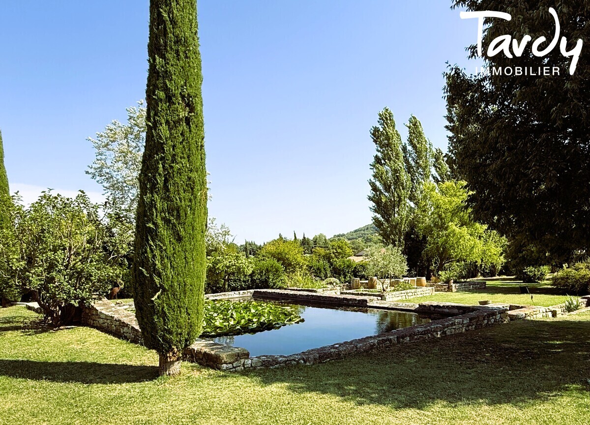 Proprit emplacement d'exception - 84160 Lourmarin - Lourmarin