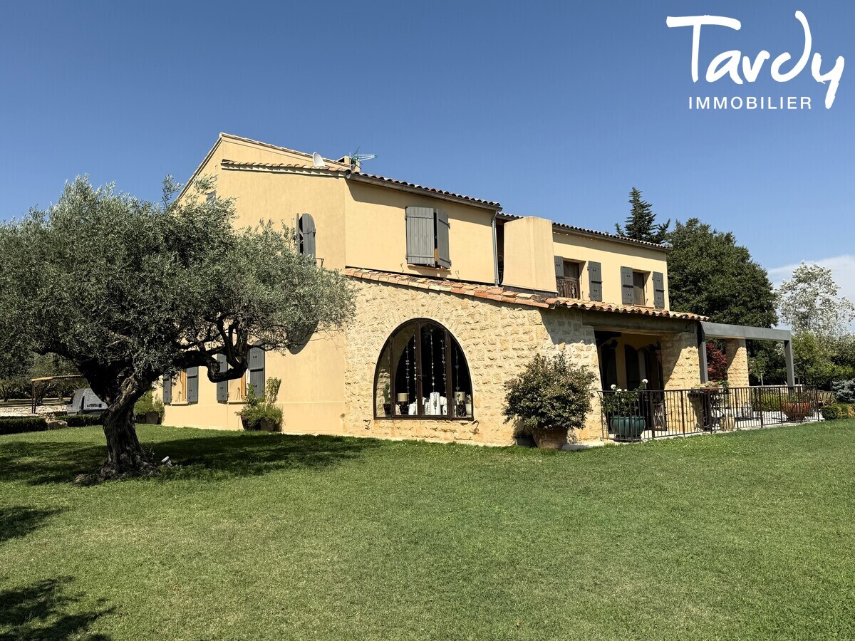 Proprit emplacement d'exception - 84160 Lourmarin - Lourmarin