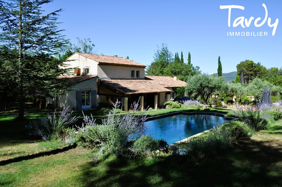 Proprit avec grand terrain proche de Lourmarin  84160 Vaugines - Lourmarin