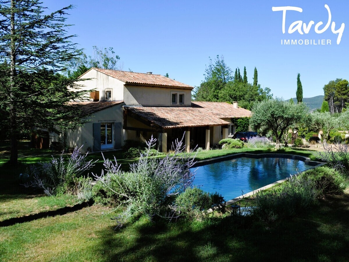 Proprit avec grand terrain proche de Lourmarin  84160 Vaugines - Lourmarin