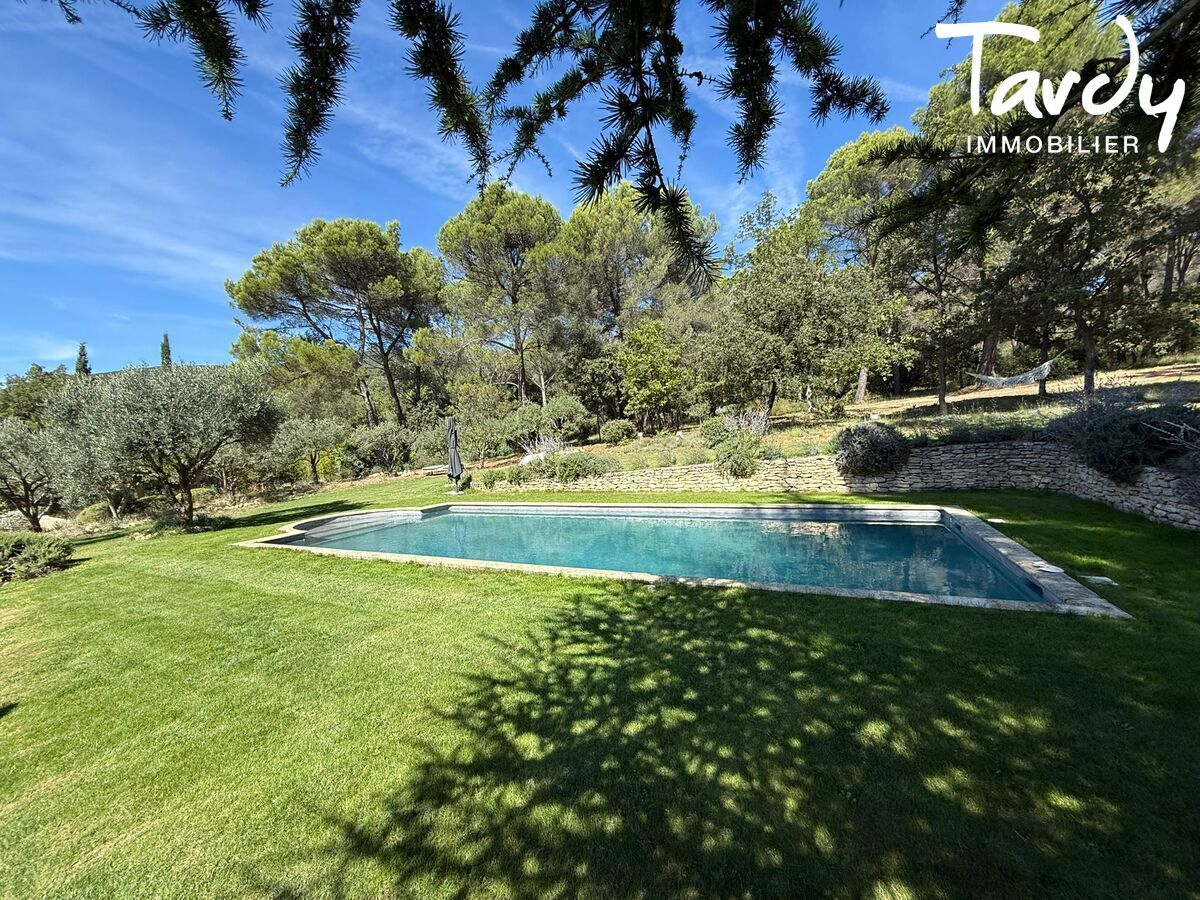 Proprit avec grand terrain proche de Lourmarin  84160 Vaugines - Lourmarin