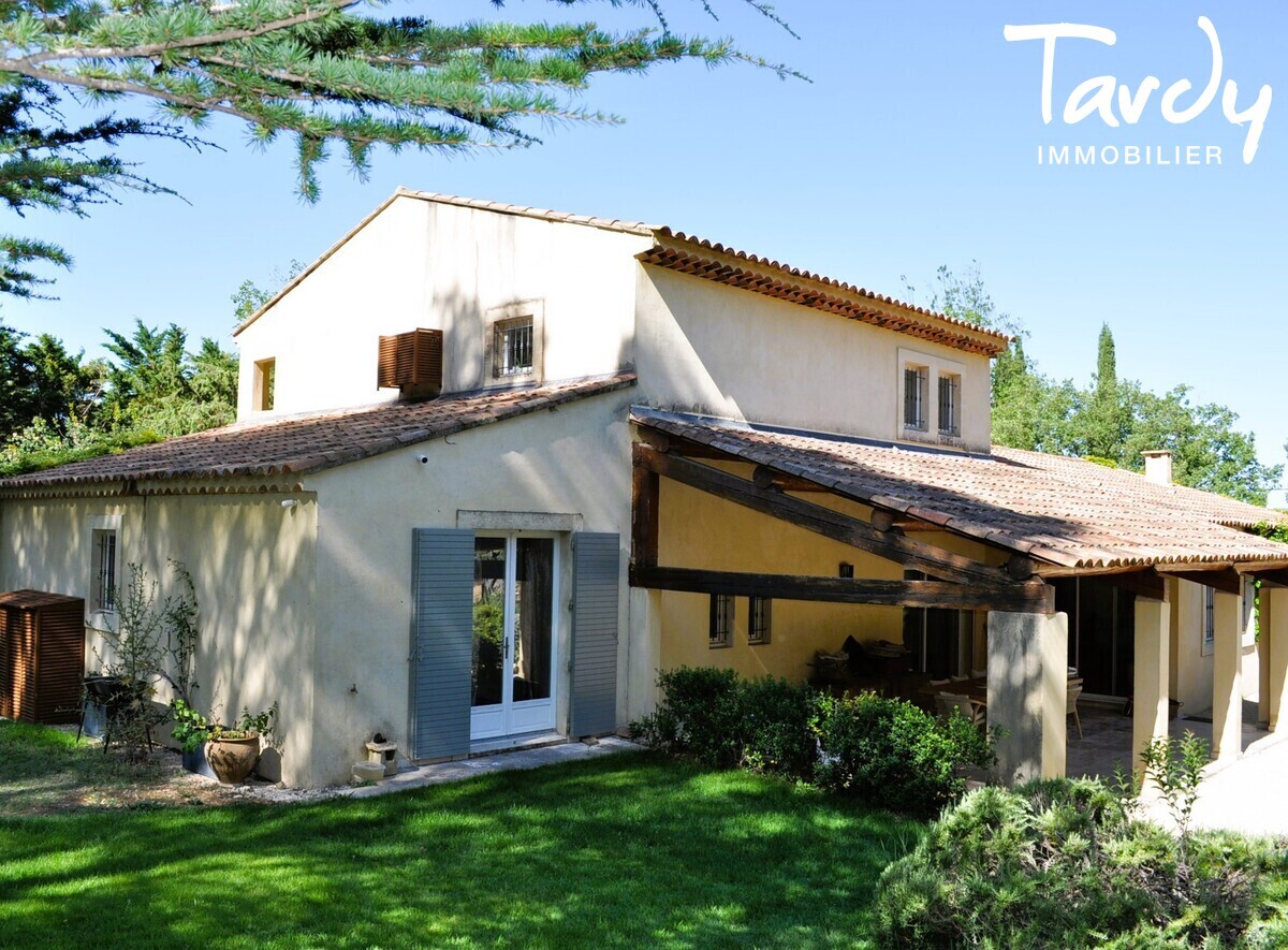 Proprit avec grand terrain proche de Lourmarin  84160 Vaugines - Lourmarin