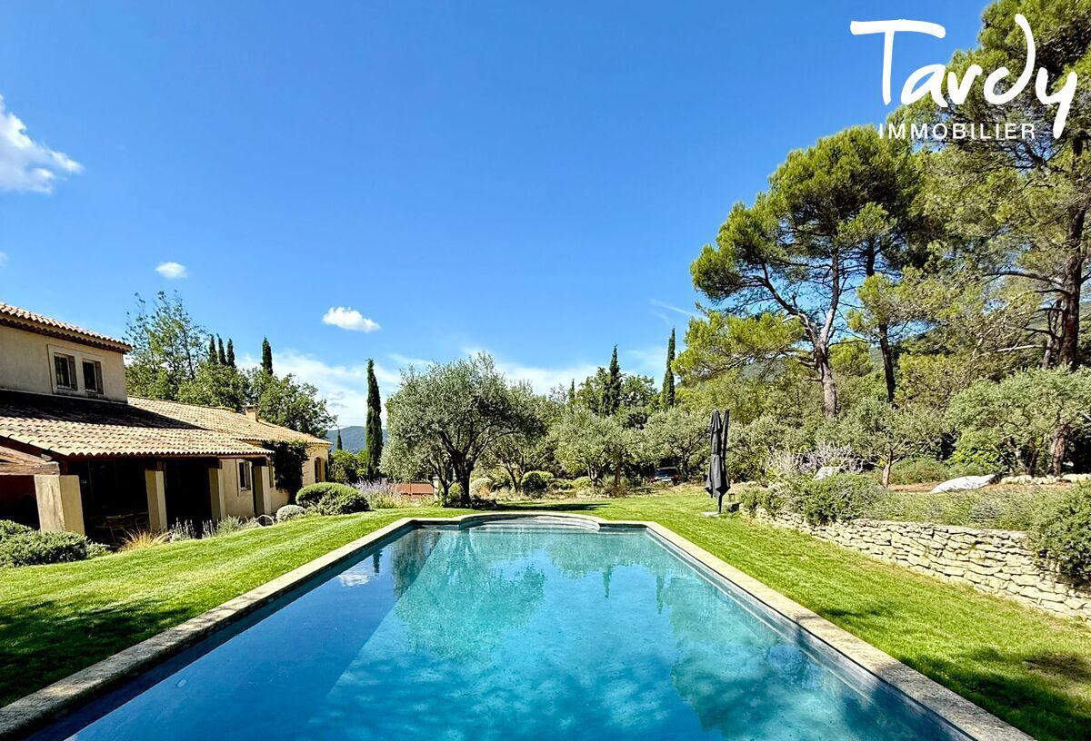 Proprit avec grand terrain proche de Lourmarin  84160 Vaugines - Lourmarin