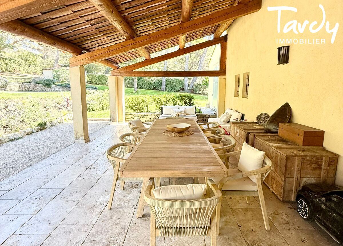 Proprit avec grand terrain proche de Lourmarin  84160 Vaugines - Lourmarin