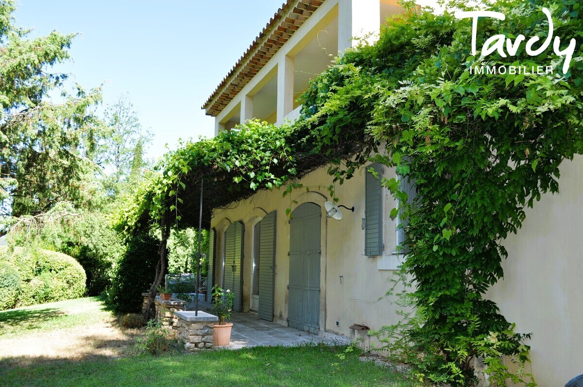 Proprit avec grand terrain proche de Lourmarin  84160 Vaugines - Lourmarin