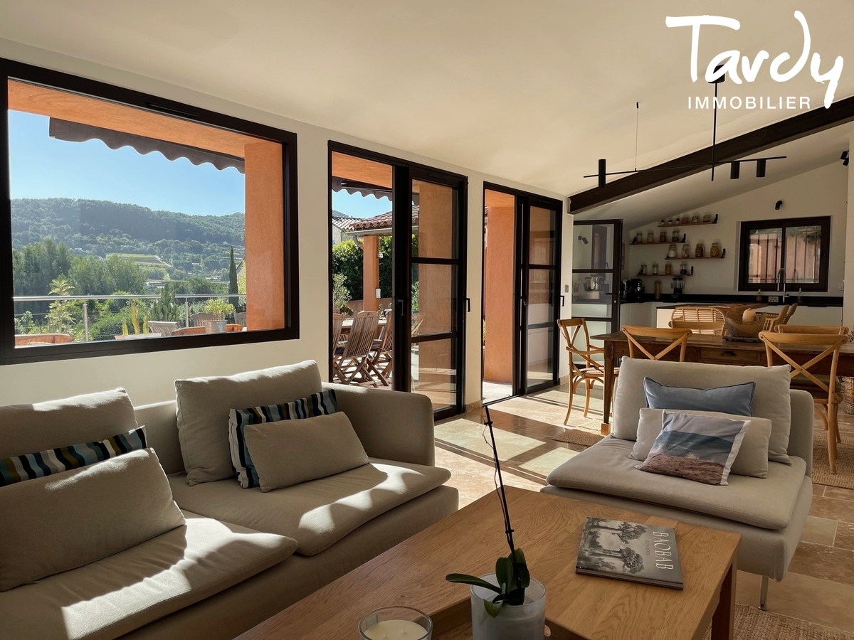 Villa de charme, belle vue dégagée et village à pieds - 83740 LA CADIERE D'AZUR - La Cadière-d'Azur