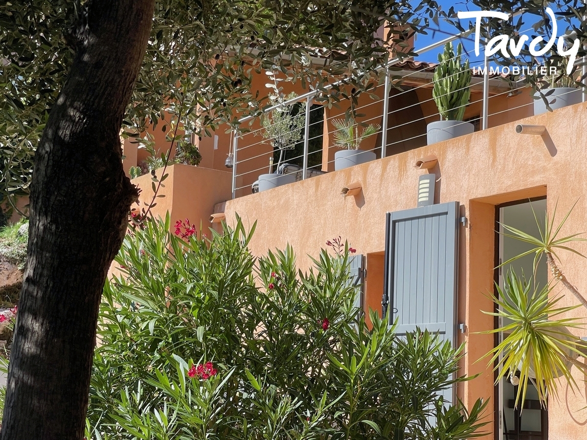 Villa de charme, belle vue dégagée et village à pieds - 83740 LA CADIERE D'AZUR - La Cadière-d'Azur - Propriété Proche mer et village - Tardy immobilier