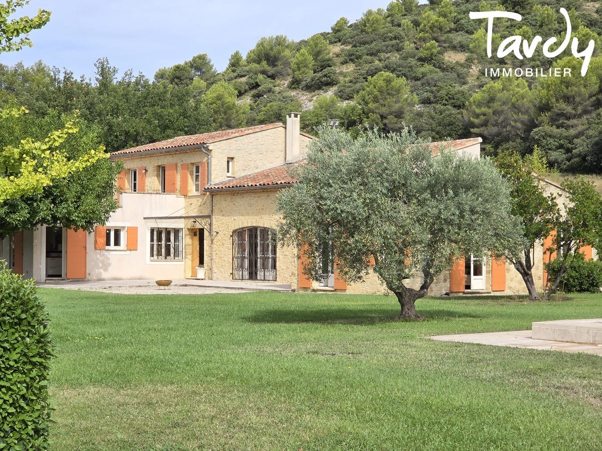 Mas en pierre - environnement exceptionnel - 84360 LAURIS - Lourmarin