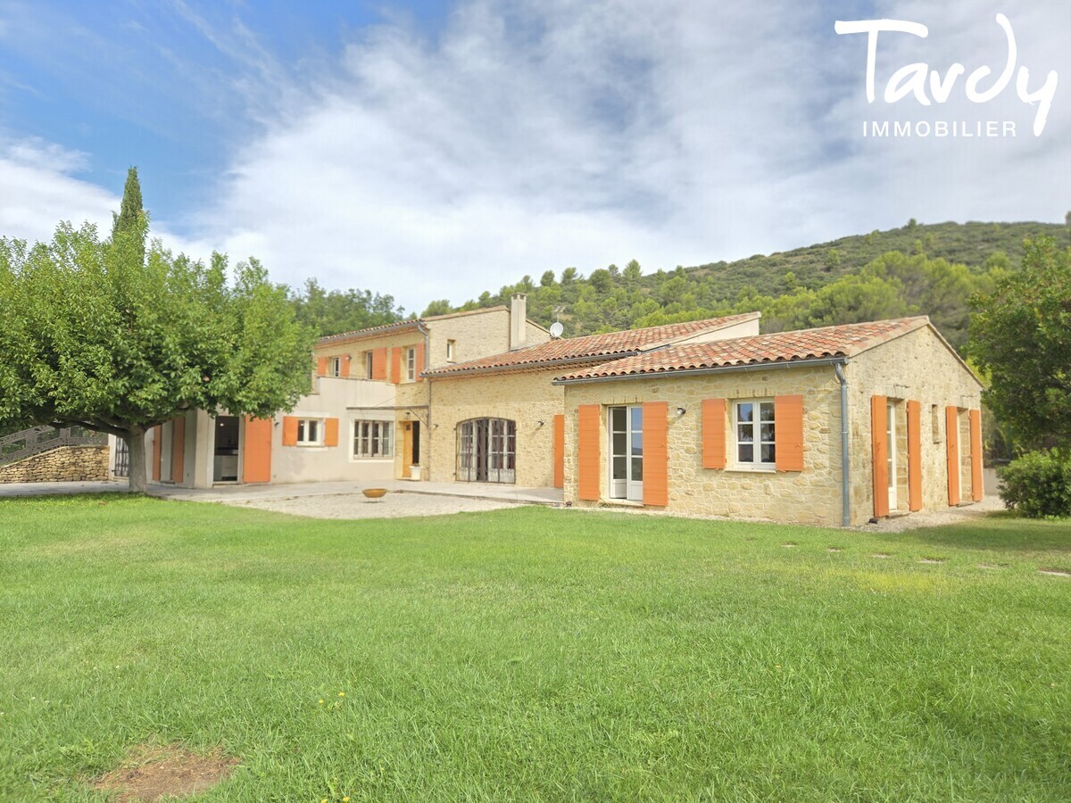 Mas en pierre - environnement exceptionnel - 84360 LAURIS - Lourmarin