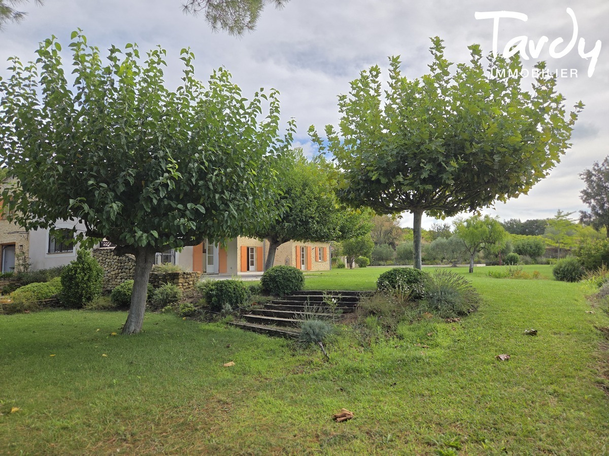 Mas en pierre - environnement exceptionnel - 84360 LAURIS - Lourmarin