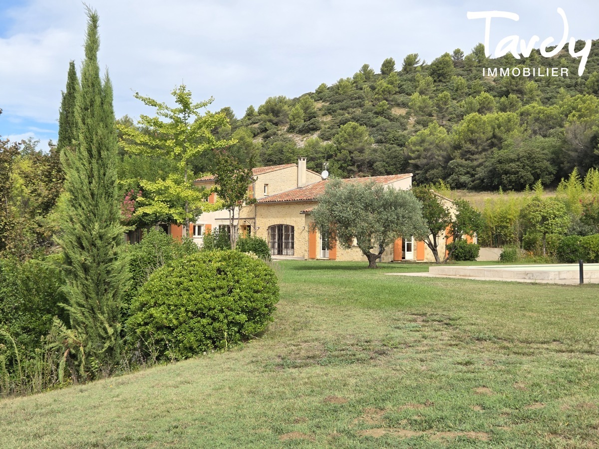 Mas en pierre - environnement exceptionnel - 84360 LAURIS - Lourmarin