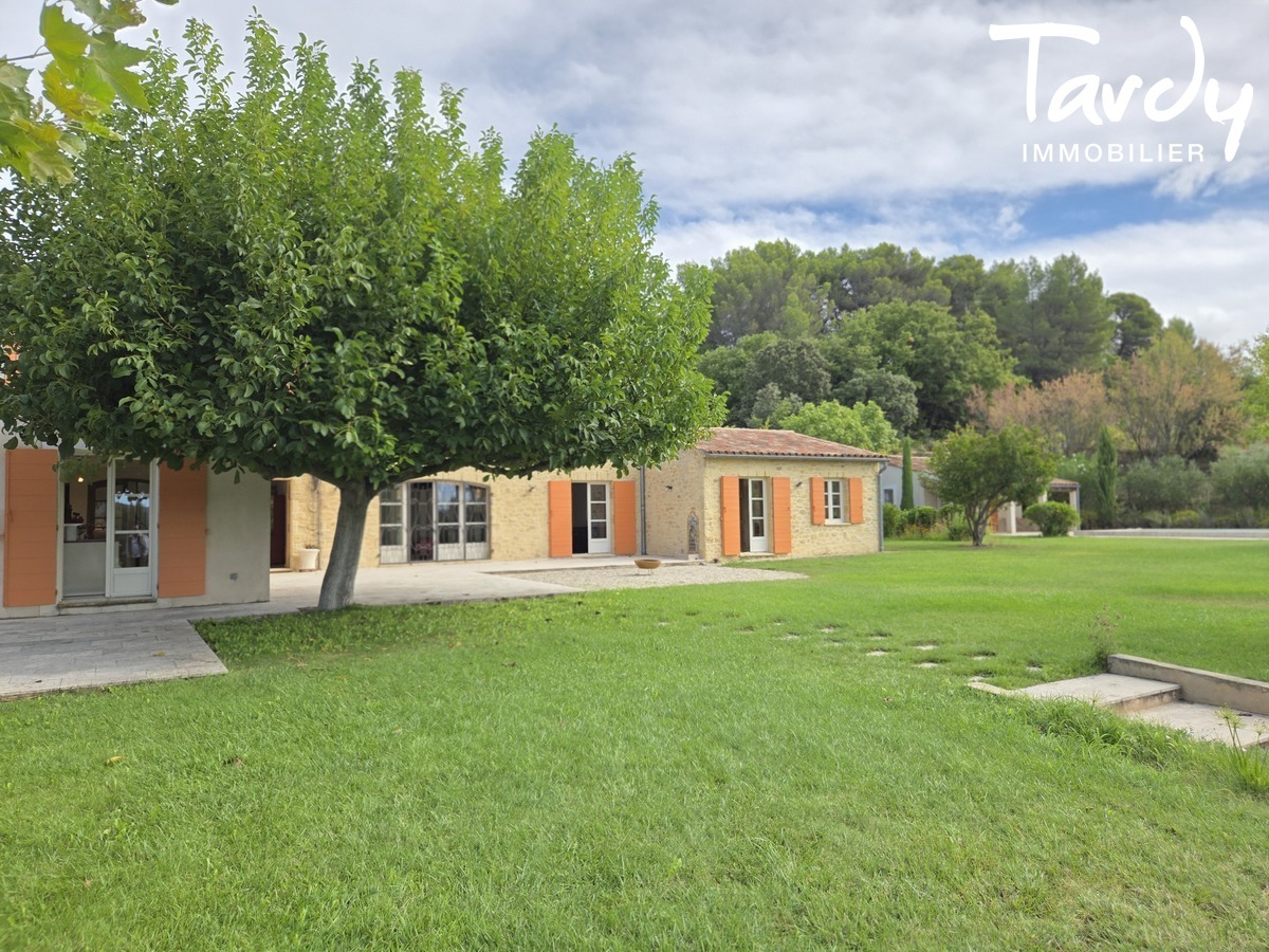 Mas en pierre - environnement exceptionnel - 84360 LAURIS - Lourmarin