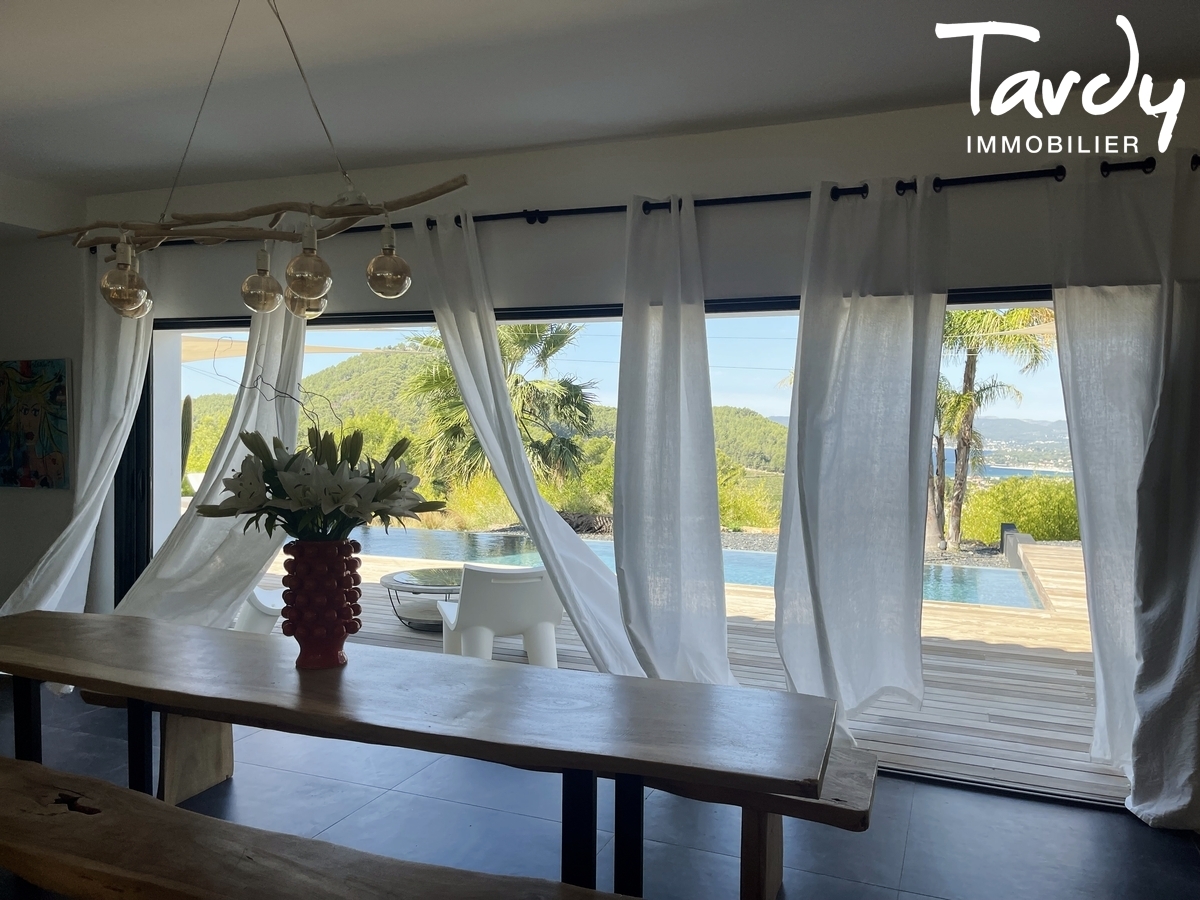 Proprit d'exception, vue panoramique mer et collines - 83270 SAINT-CYR SUR MER - Saint-Cyr-sur-Mer - CONTEMPORAINE PROCHE GOLF DE FREGATE ET BANDOL -83150