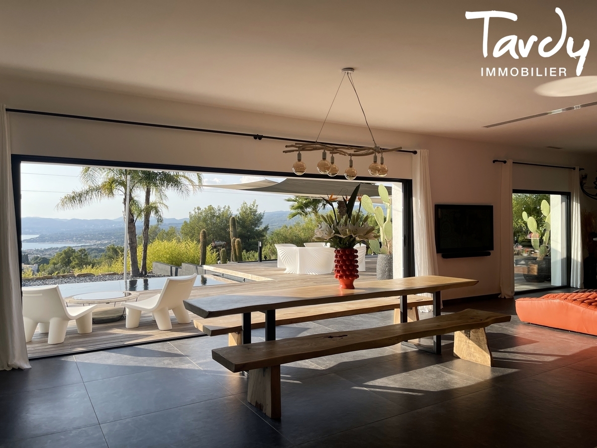 Proprit d'exception, vue panoramique mer et collines - 83270 SAINT-CYR SUR MER - Saint-Cyr-sur-Mer - VILLA CONTEMPORAINE